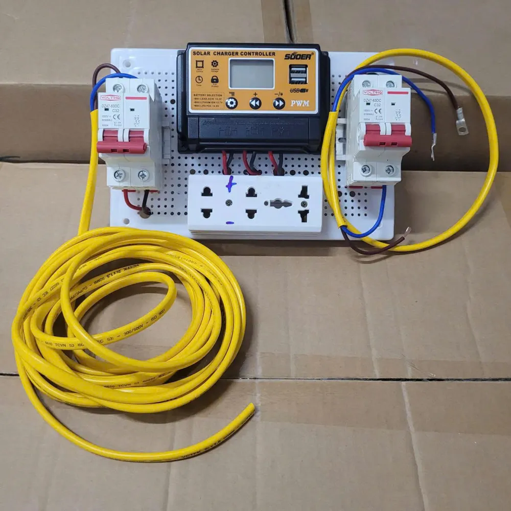 Bảng sạc tấm pin mặt trời 30A gồm sạc Suoer 30A, át tấm pin, át bình ắc quy, ổ cắm điện 1 chiều và 5m dây điện